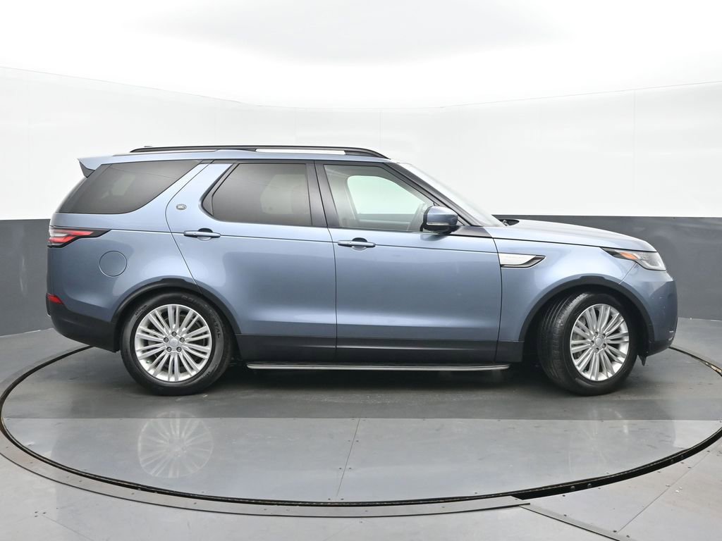 Used 2018 Land Rover Discovery HSE image 2