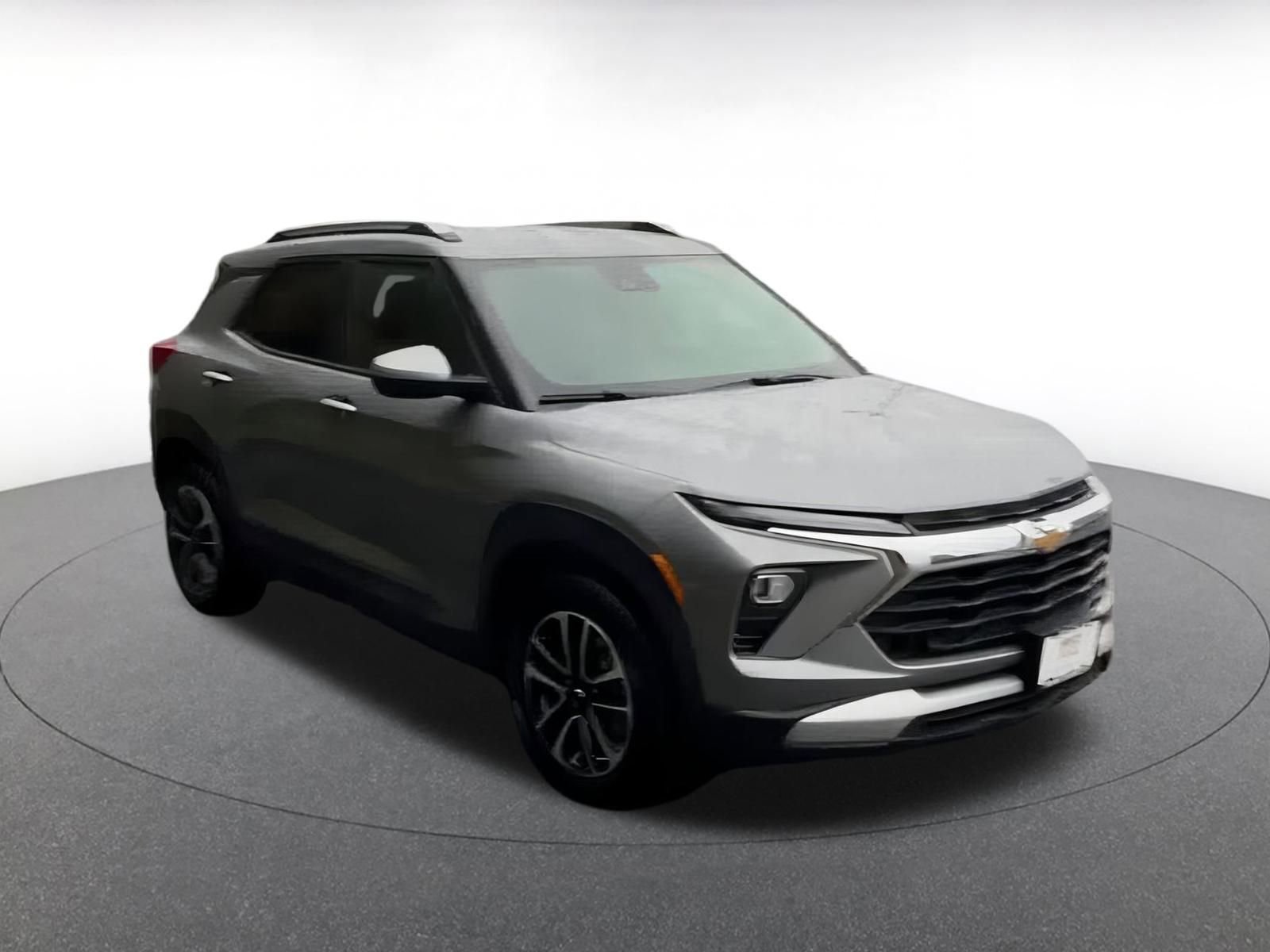 Used 2025 Chevrolet TrailBlazer LT image 3