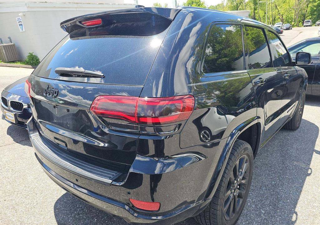 Used 2018 Jeep Grand Cherokee Altitude AWD/4WD image 11