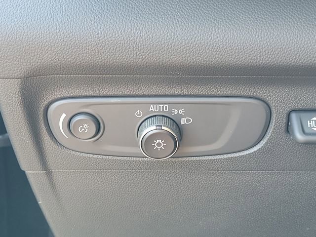 Used 2023 Buick Envision Avenir image 34