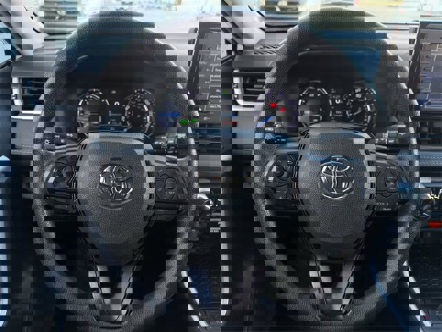 Used 2021 Toyota RAV4 XLE image 13