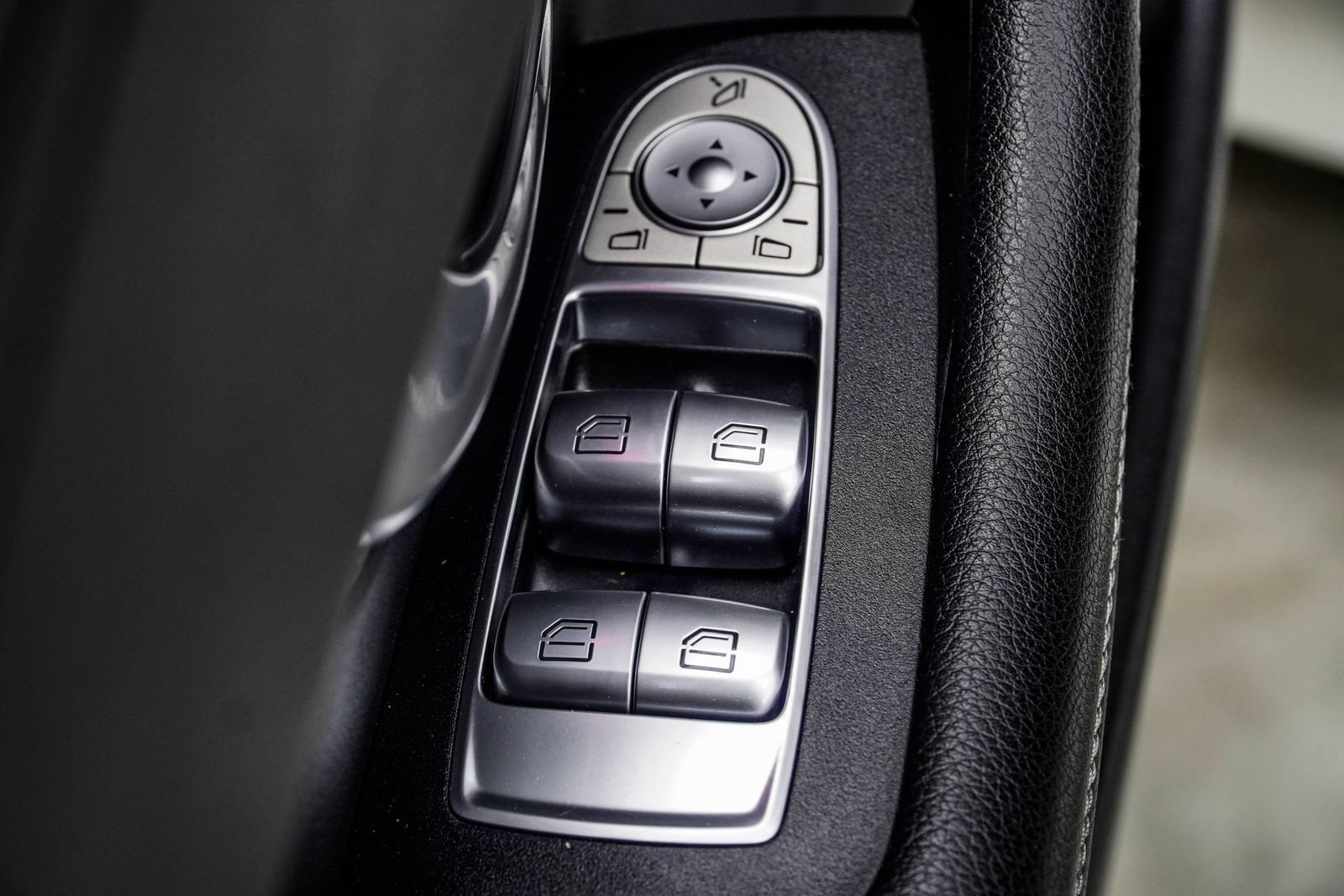 Used 2018 Mercedes-Benz E 400 4MATIC Coupe w/ Premium 2 Package image 40