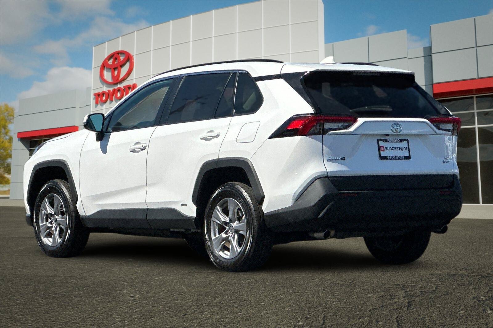 Used 2025 Toyota RAV4 LE AWD/4WD image 5