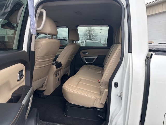Used 2018 Nissan Titan SL w/ Chrome Package image 10