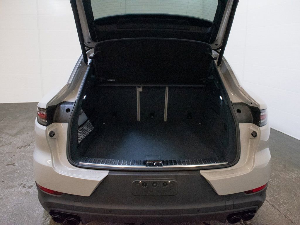 Certified 2023 Porsche Cayenne Platinum Edition image 11