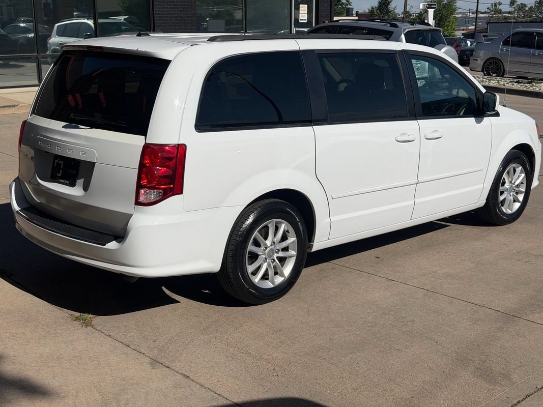 Used 2016 Dodge Grand Caravan SXT w/ UConnect Hands-Free Group FWD image 10