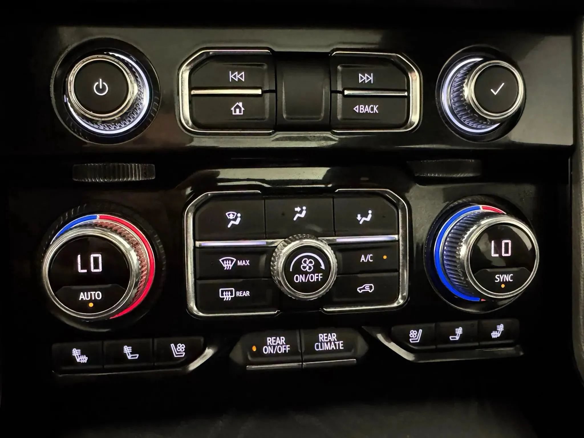 Used 2021 GMC Yukon XL Denali w/ Advanced Technology Package AWD/4WD image 22