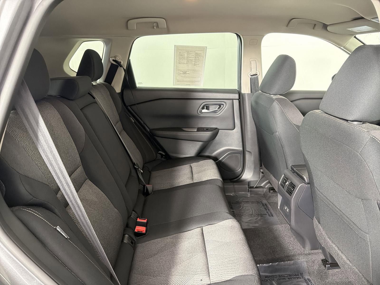 Used 2024 Nissan Rogue SV image 28