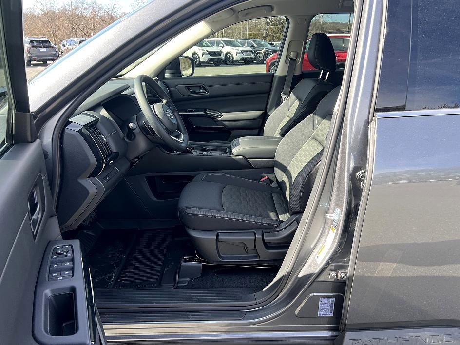 New 2026 Nissan Pathfinder S image 15