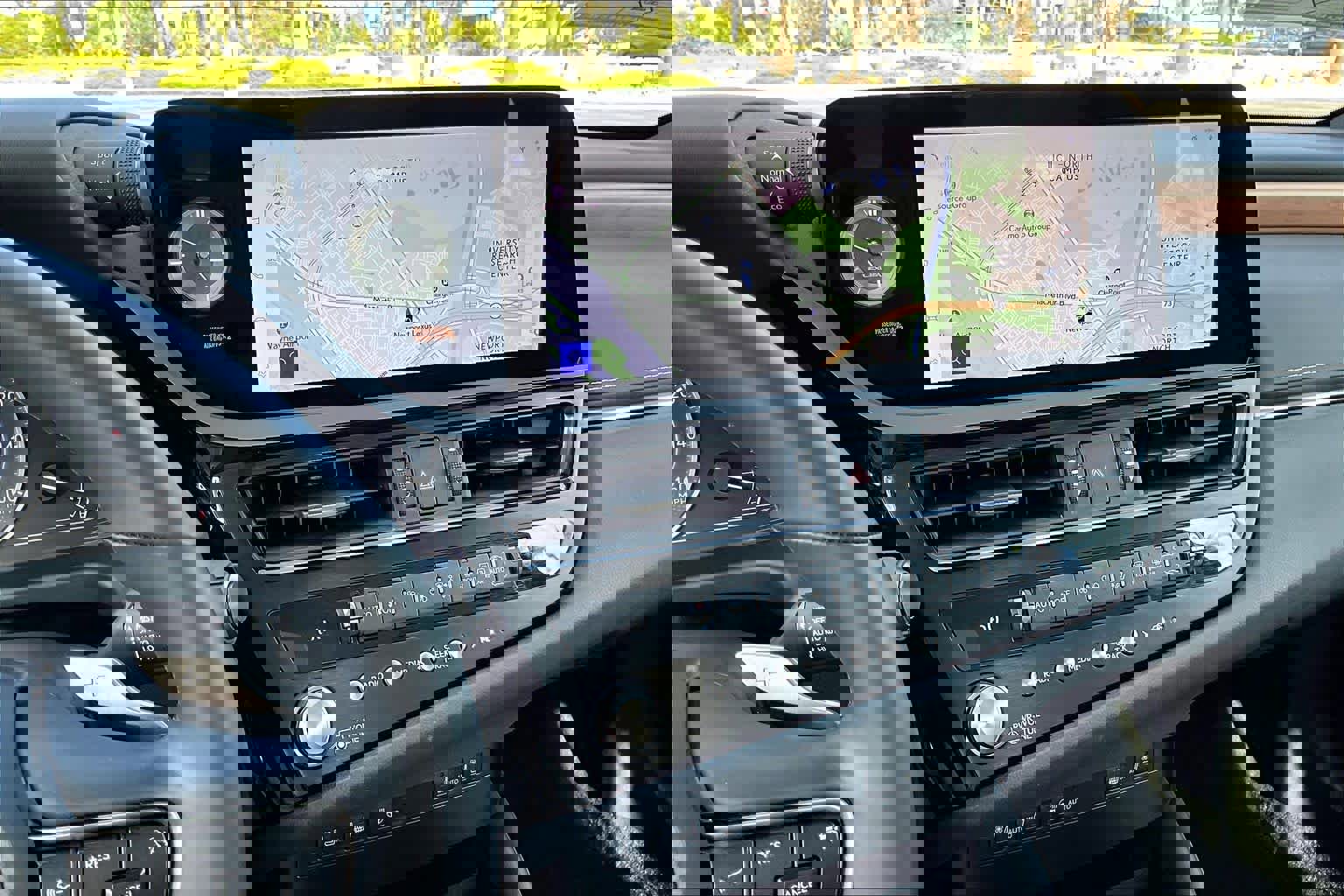 Certified 2025 Lexus ES 300h w/ Premium Package image 6