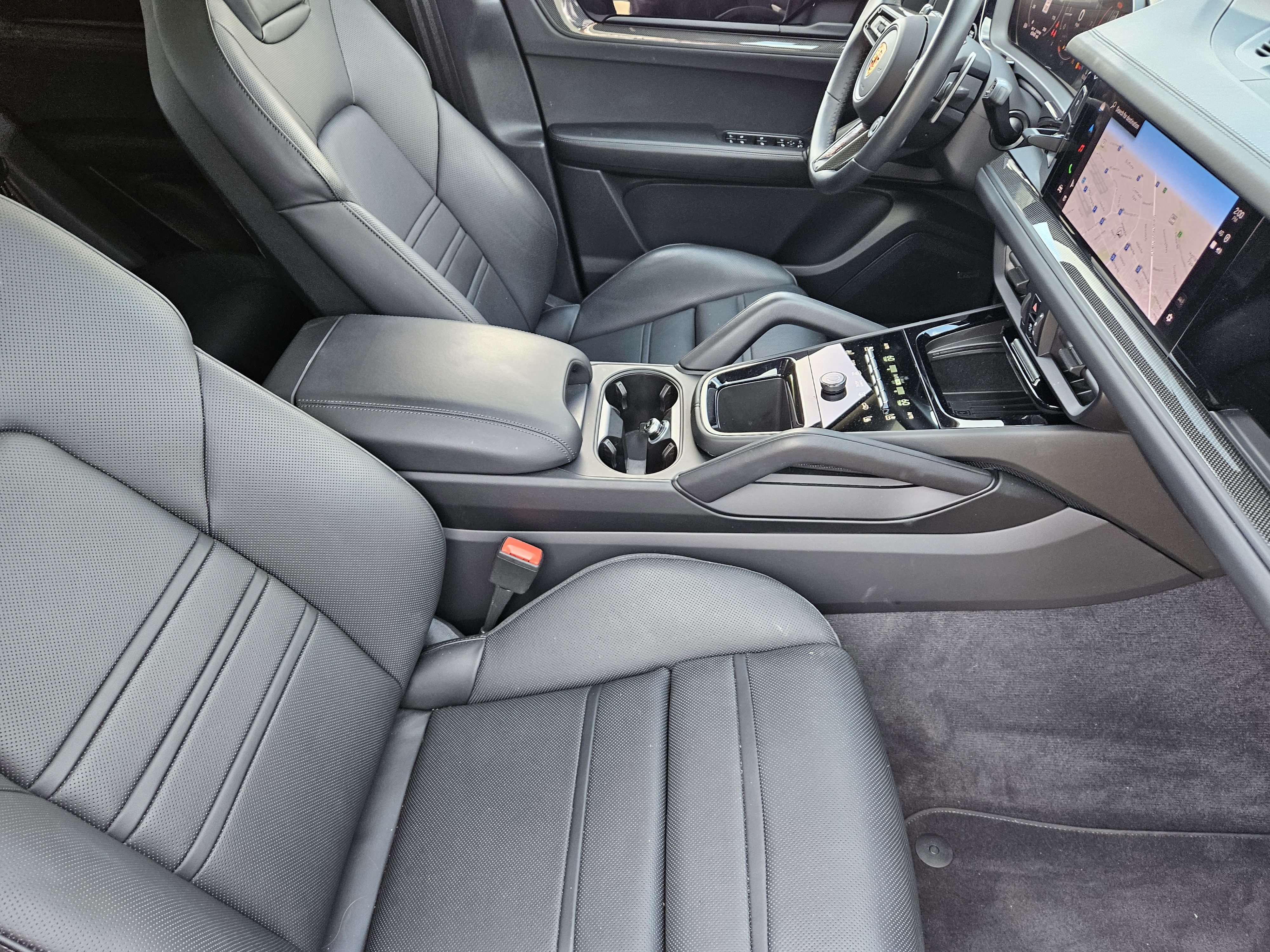 Certified 2025 Porsche Cayenne GTS AWD/4WD image 15