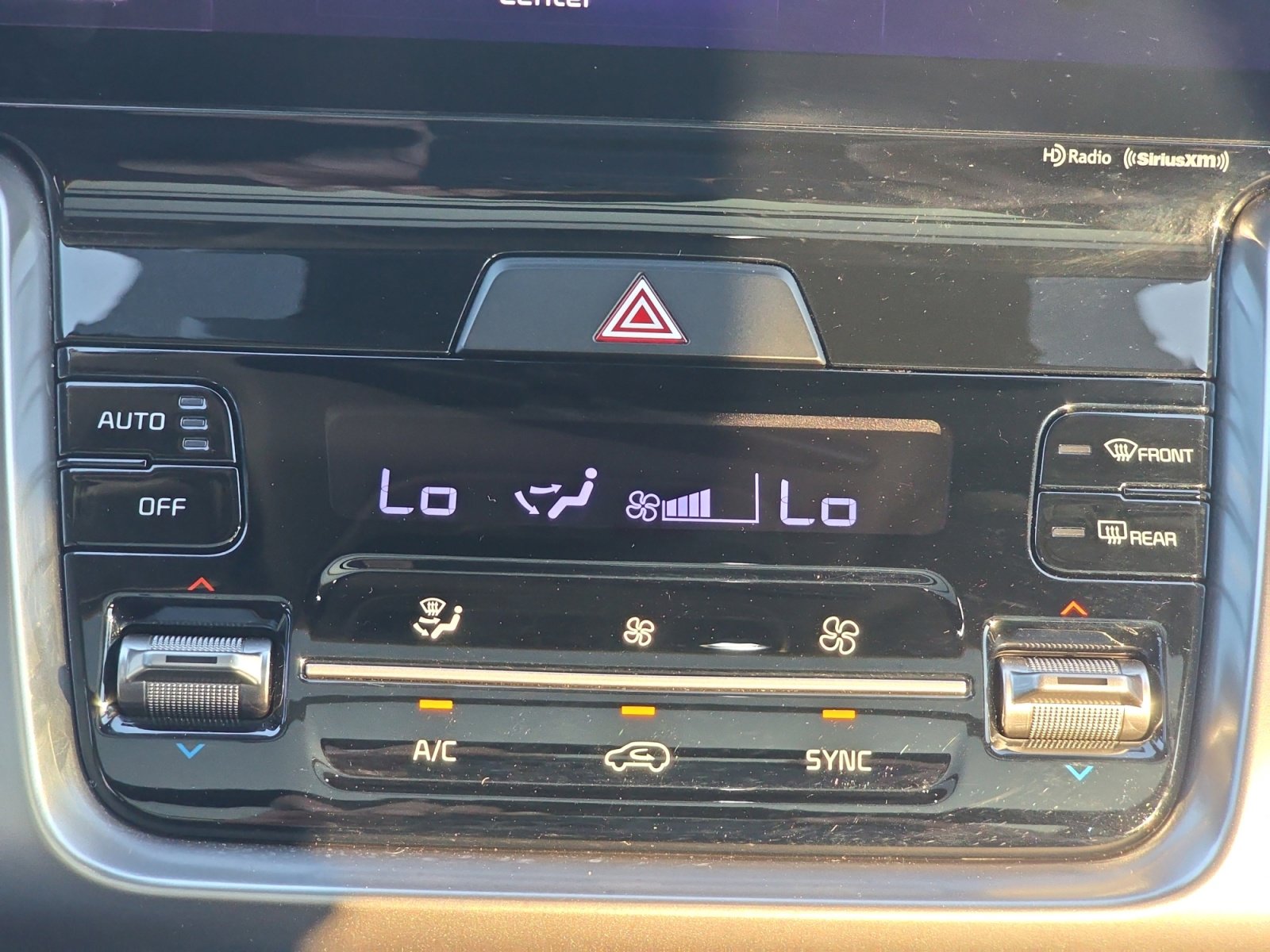 Used 2022 Kia Sorento EX w/ Panoramic Sunroof Package image 16