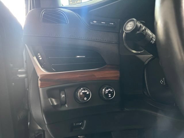 Used 2018 Cadillac Escalade Premium Luxury AWD/4WD image 16