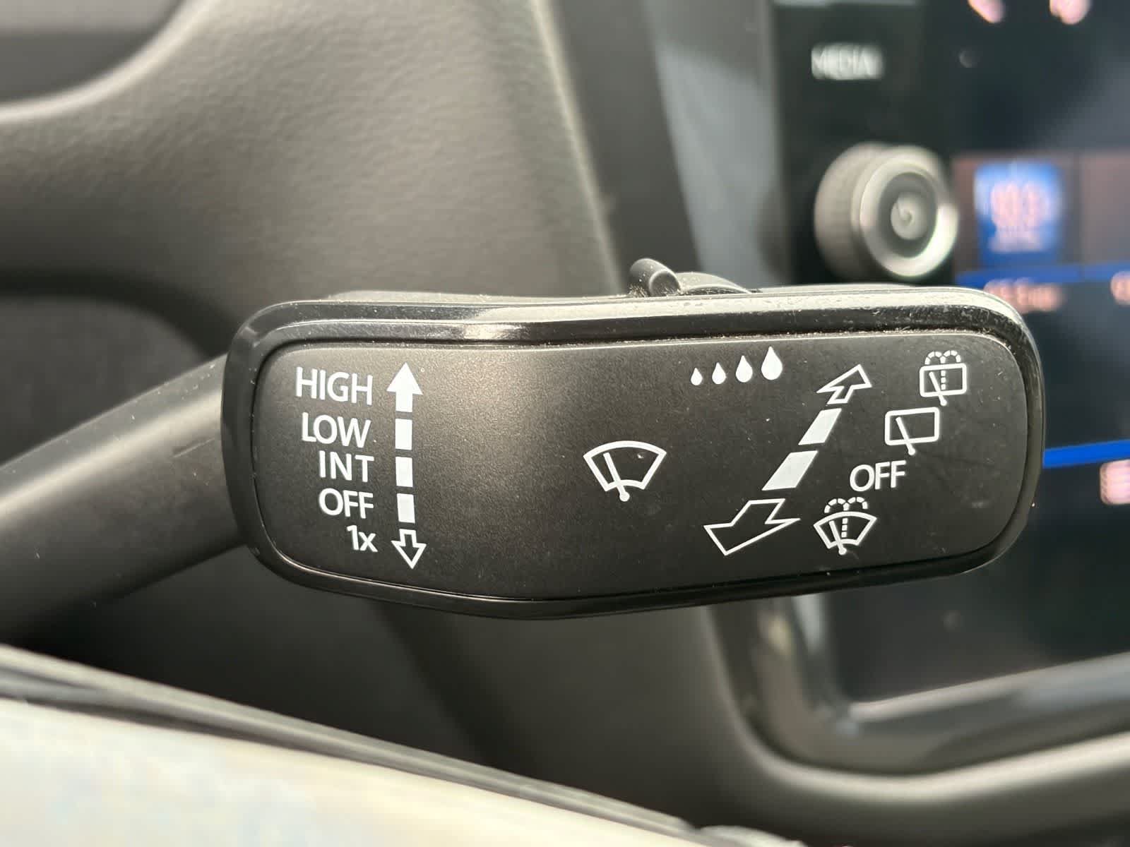 Used 2021 Volkswagen Tiguan SEL AWD/4WD image 14