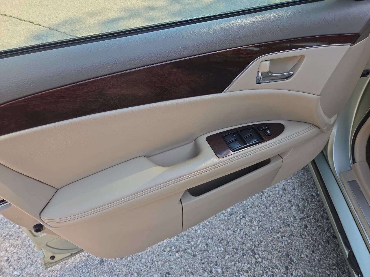 Used 2008 Toyota Avalon XLS image 10