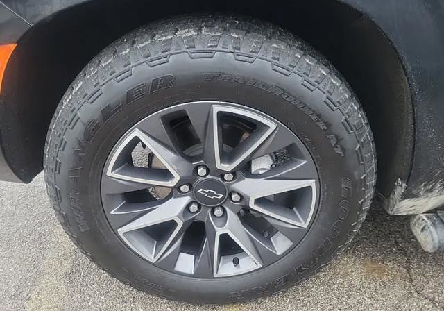 Used 2021 Chevrolet Suburban Z71 w/ Z71 Off-Road Package image 7