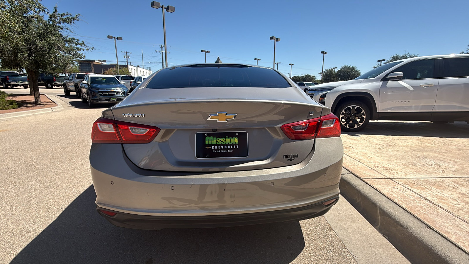 Used 2023 Chevrolet Malibu LT w/ Driver Confidence Package FWD image 6