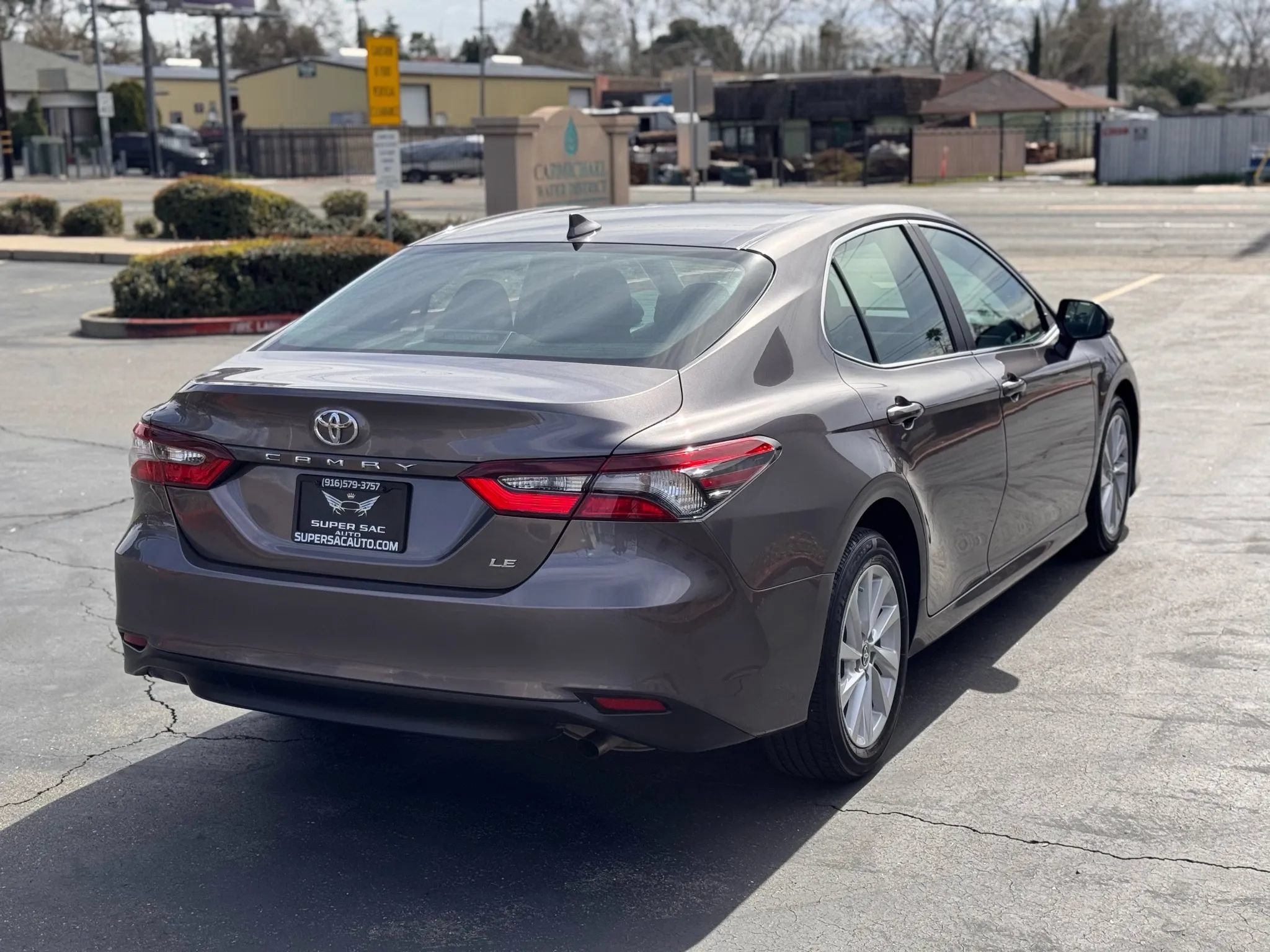 Used 2022 Toyota Camry LE FWD image 6