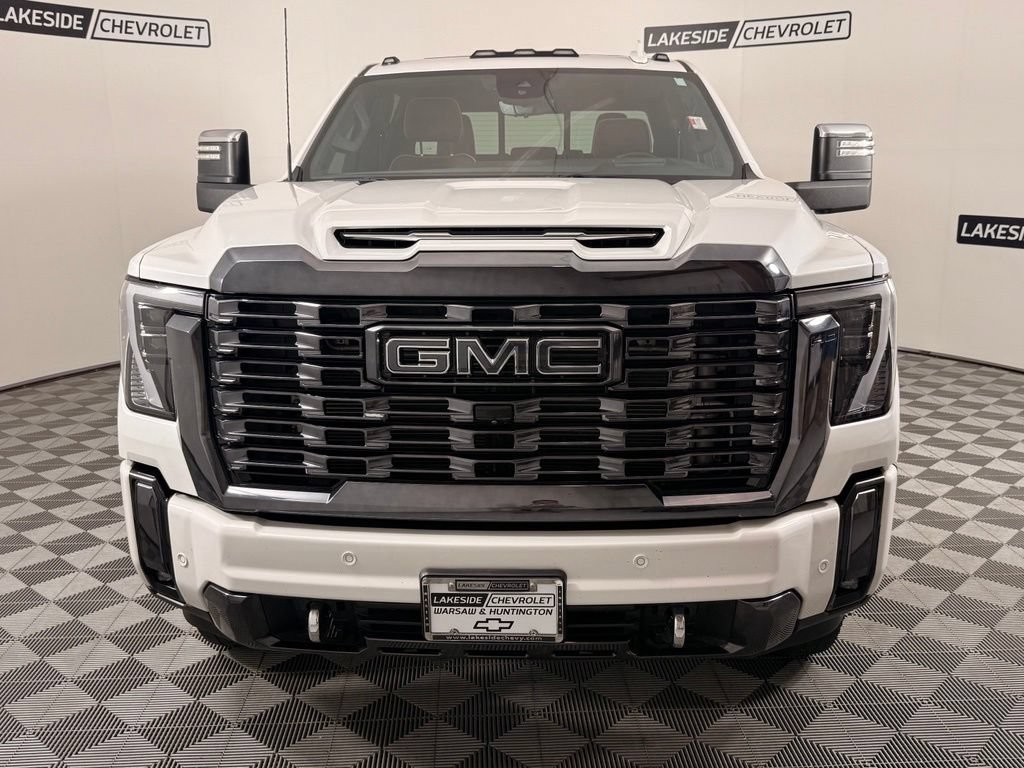 Used 2024 GMC Sierra 3500 Denali Ultimate AWD/4WD image 9