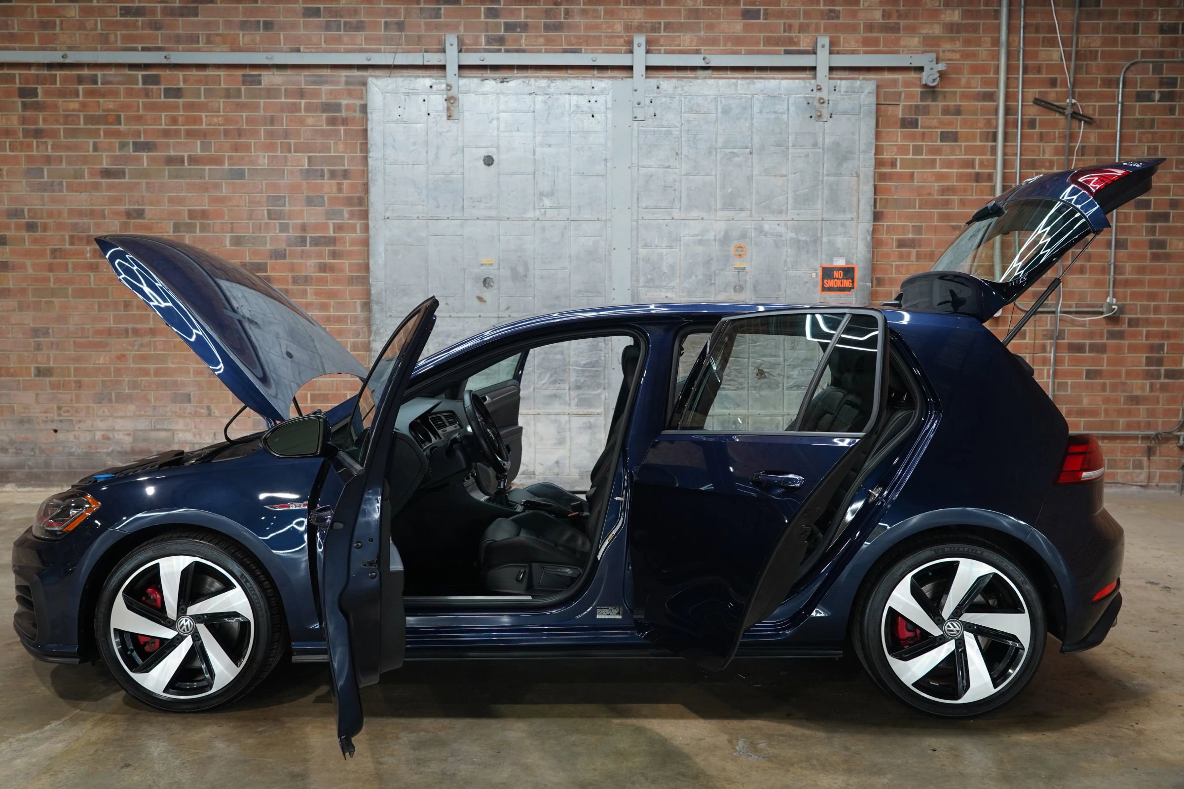 Used 2018 Volkswagen GTI SE w/ SE Leather Package image 28