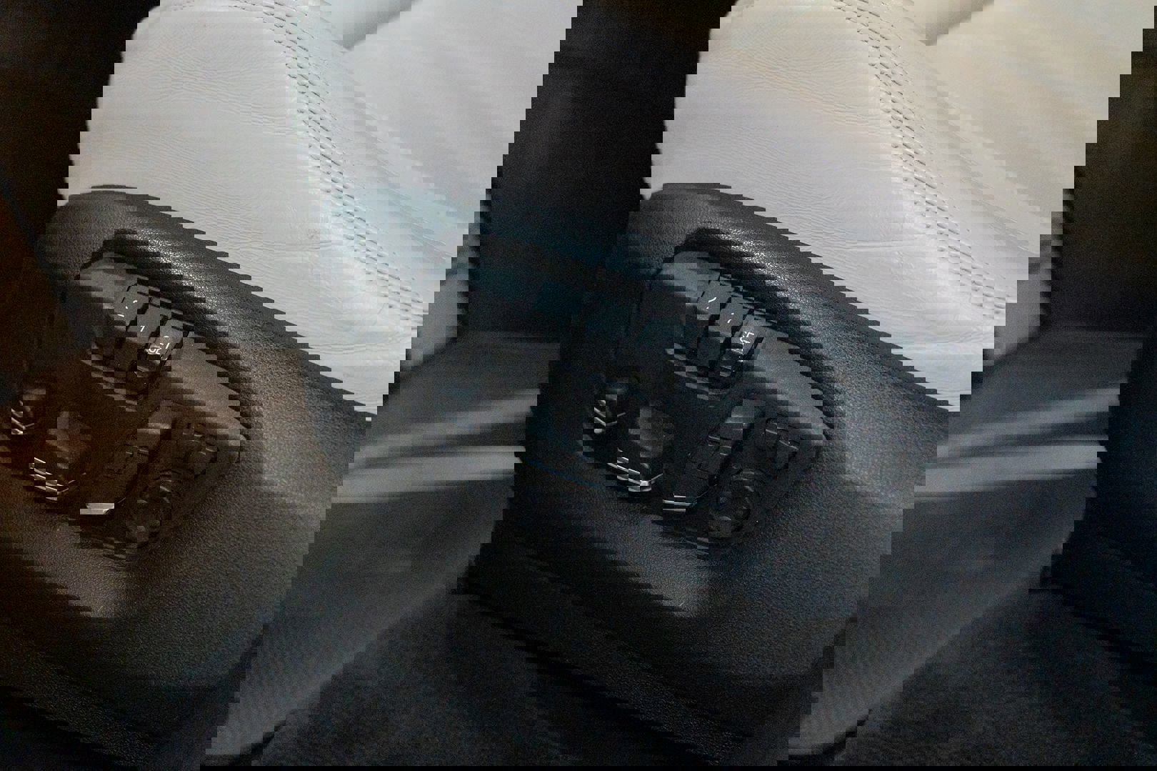 Used 2015 BMW X5 M image 19