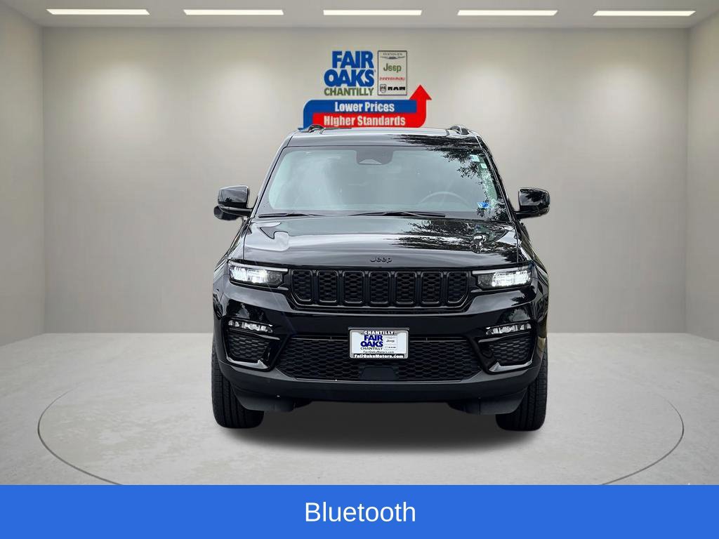 Used 2023 Jeep Grand Cherokee Limited w/ Black Appearance Package AWD/4WD image 5