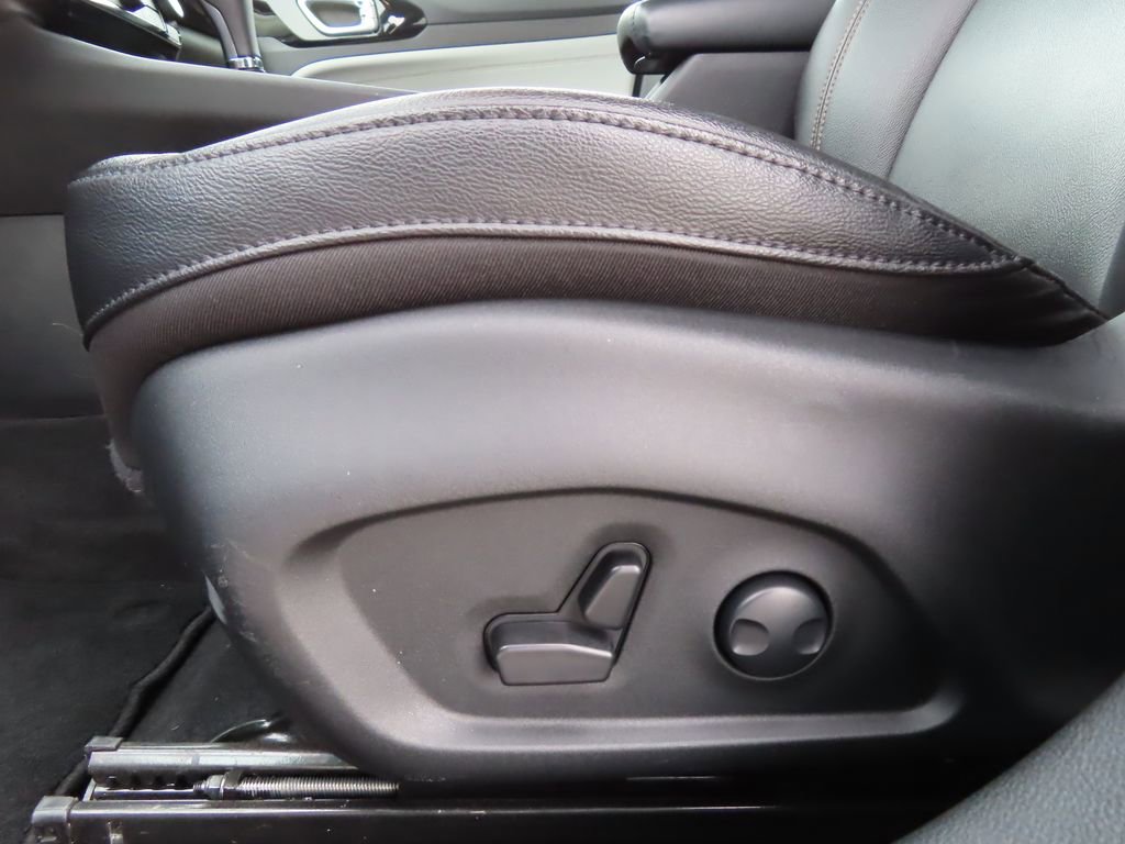 Used 2024 Jeep Compass Limited image 6