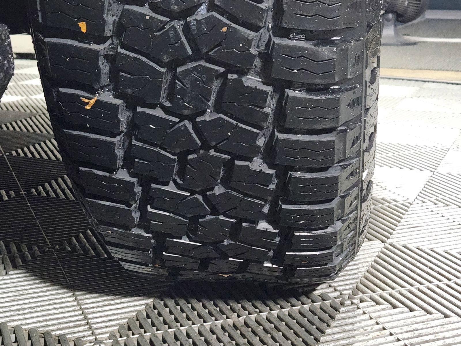 Used 2024 GMC Yukon SLT image 37