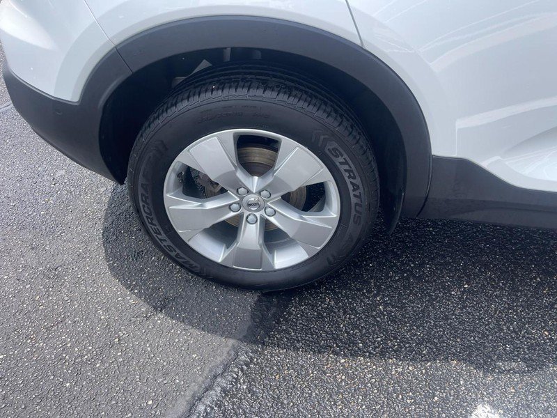 Used 2023 Volvo XC40 B5 Plus AWD/4WD image 9