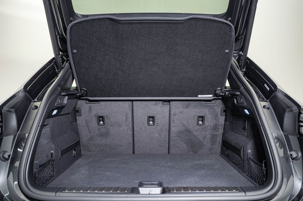 Certified 2025 Porsche Macan 4S Electric image 25