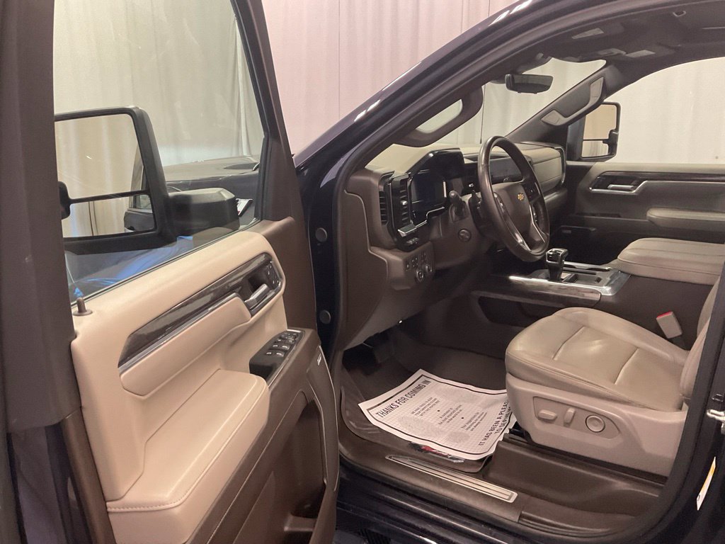 Used 2024 Chevrolet Silverado 1500 LTZ w/ LTZ Premium Package AWD/4WD image 21