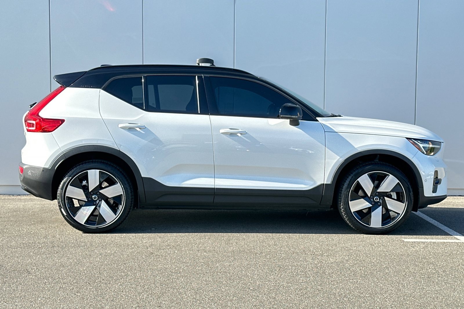 Used 2023 Volvo XC40 Recharge Ultimate image 6