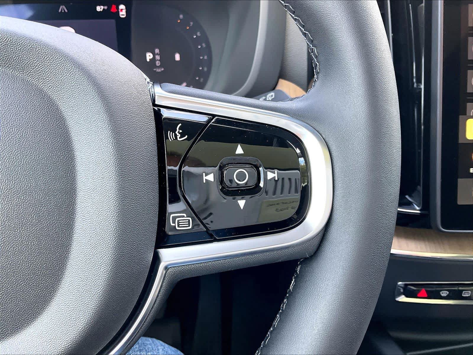New 2027 Volvo XC60 B5 Core AWD/4WD image 18