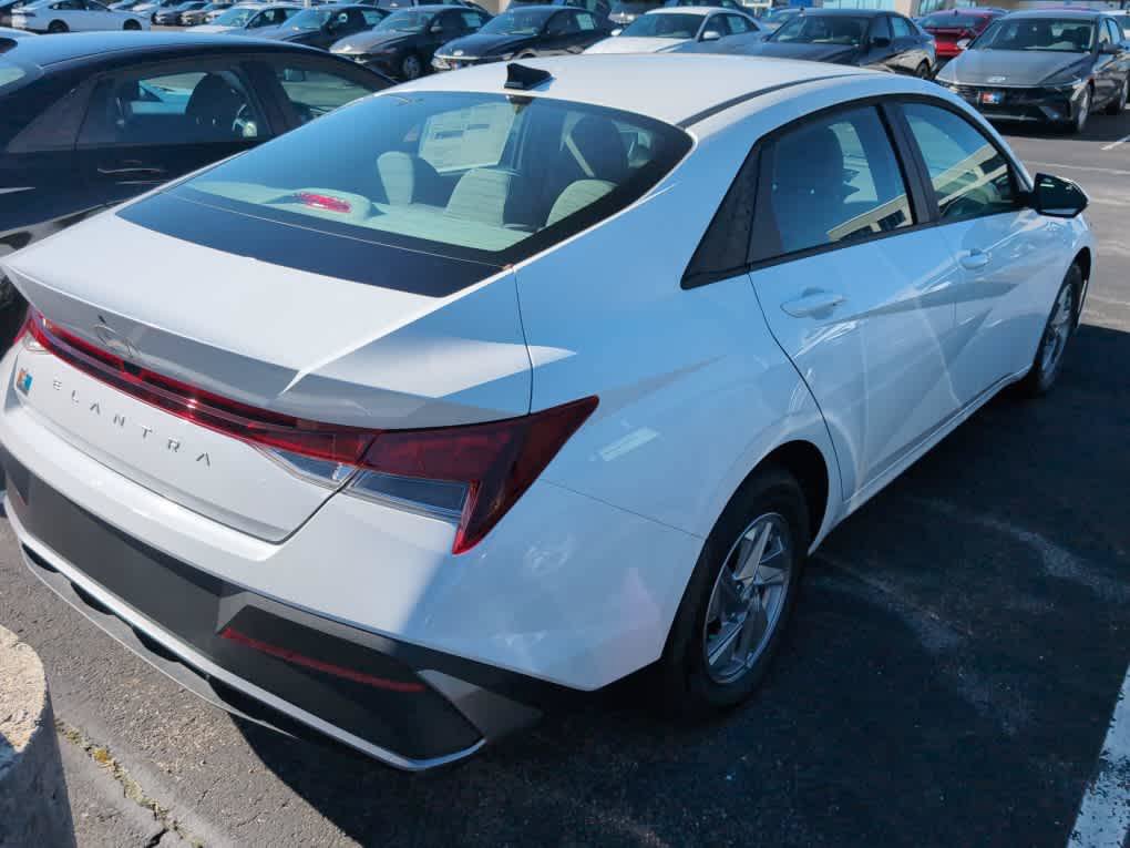 New 2026 Hyundai Elantra SE FWD image 14
