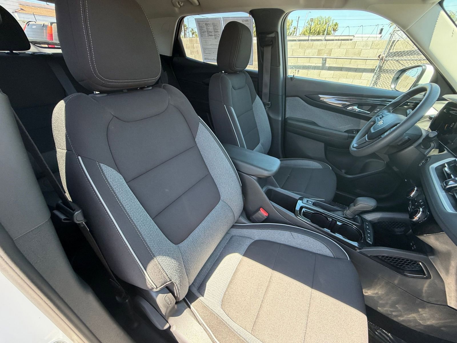 Used 2025 Chevrolet TrailBlazer LT FWD image 35