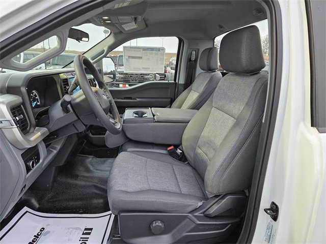 New 2025 Ford F550 4x4 Regular Cab Super Duty image 9