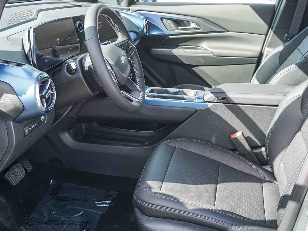 New 2026 Chevrolet Equinox EV LT FWD image 17