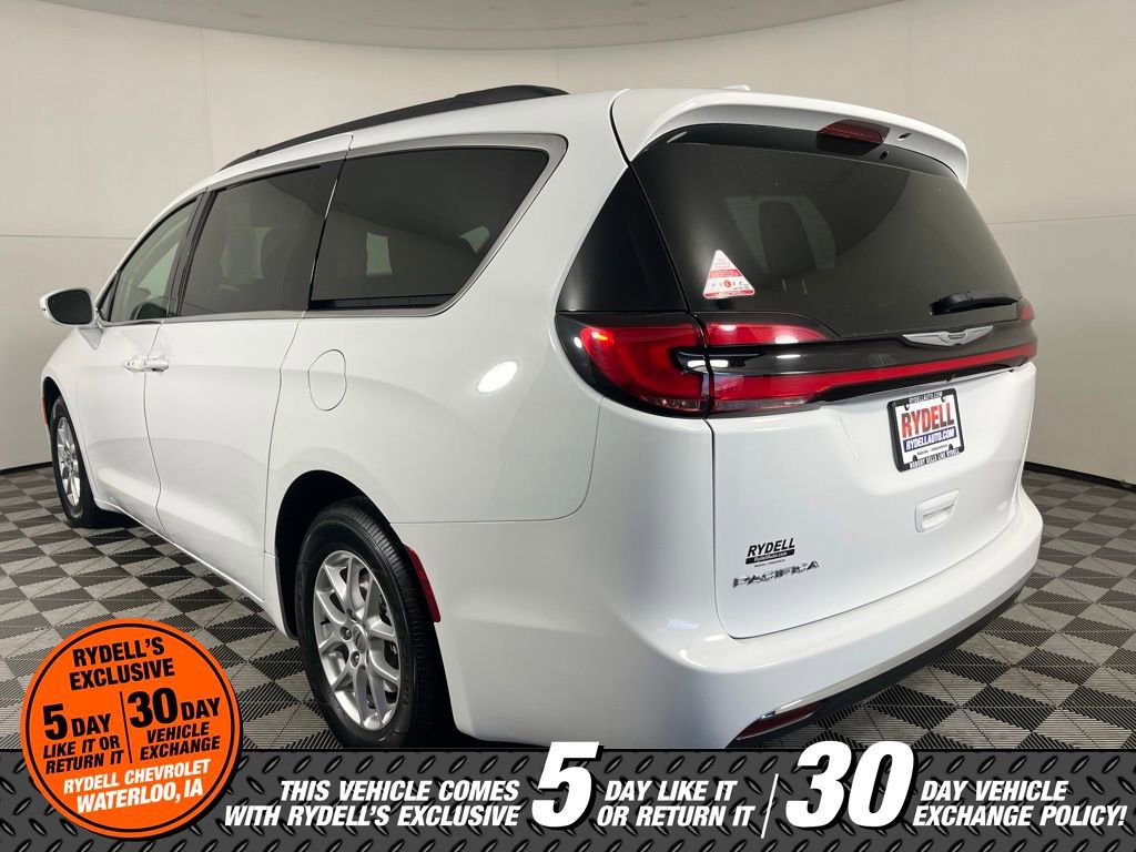Used 2022 Chrysler Pacifica Touring-L image 6
