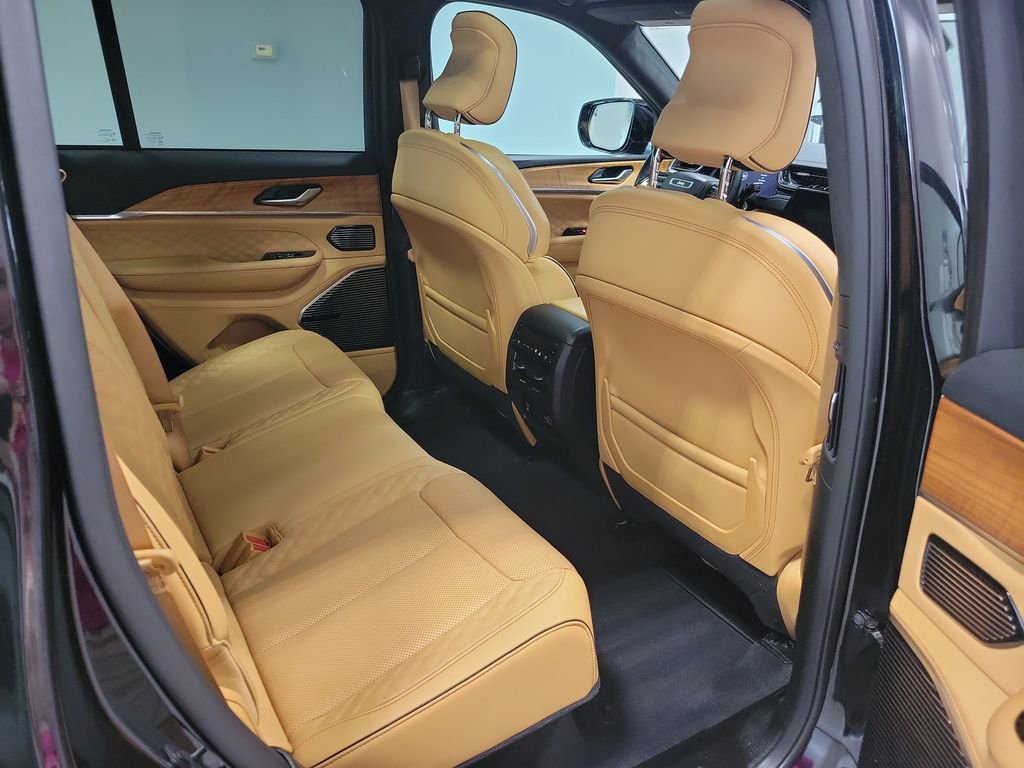 Used 2022 Jeep Grand Cherokee Summit AWD/4WD image 18