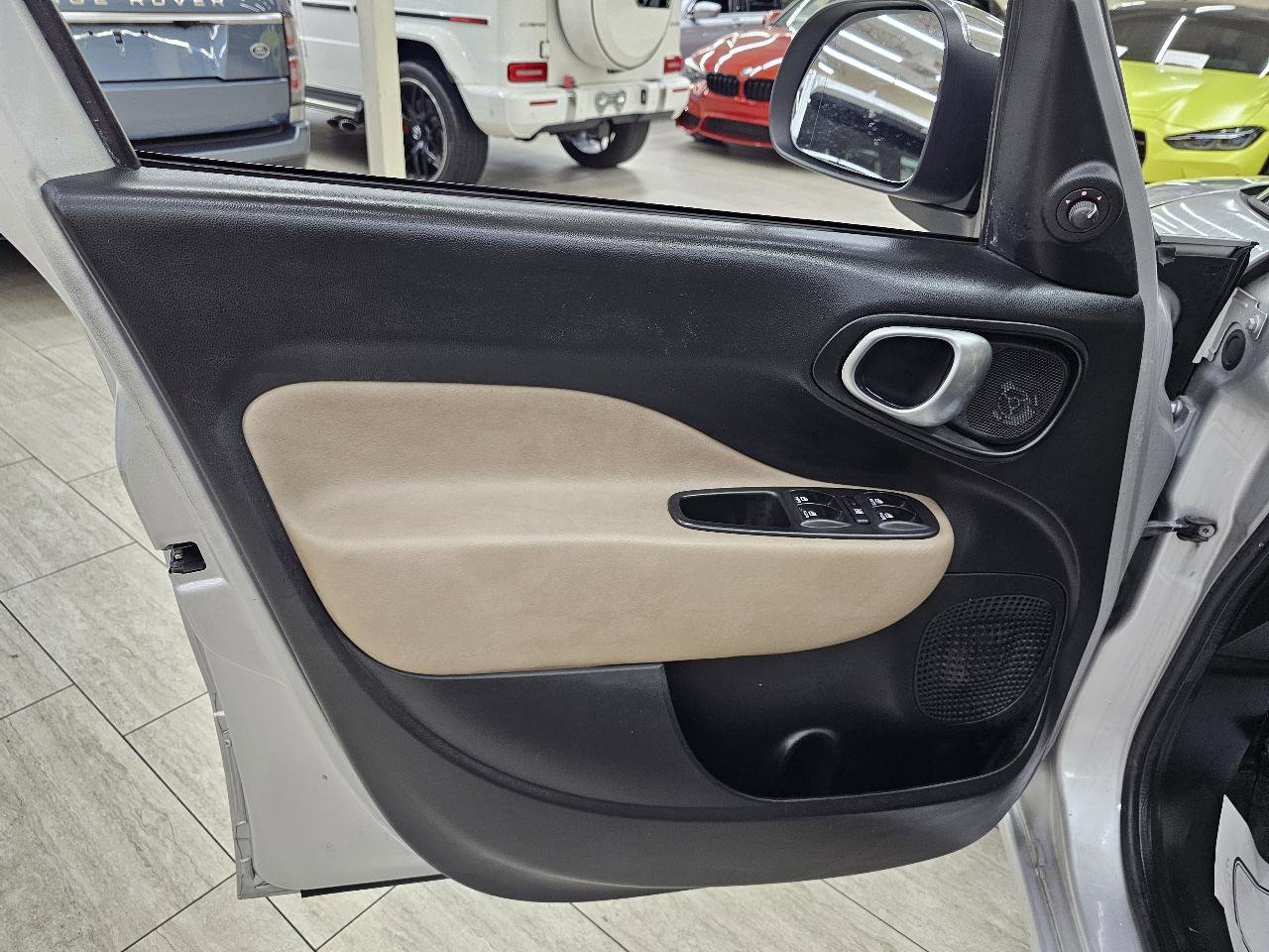 Used 2017 FIAT 500L Lounge w/ Premium Package FWD image 35