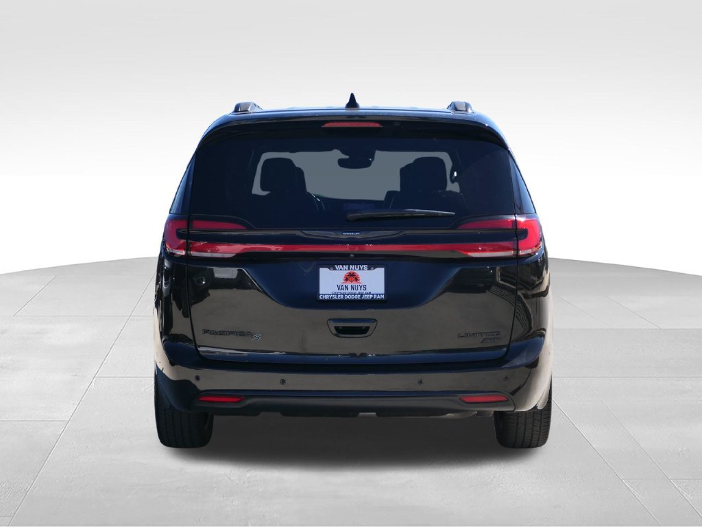 Certified 2022 Chrysler Pacifica Limited w/ Uconnect Theater Family Group AWD/4WD image 6