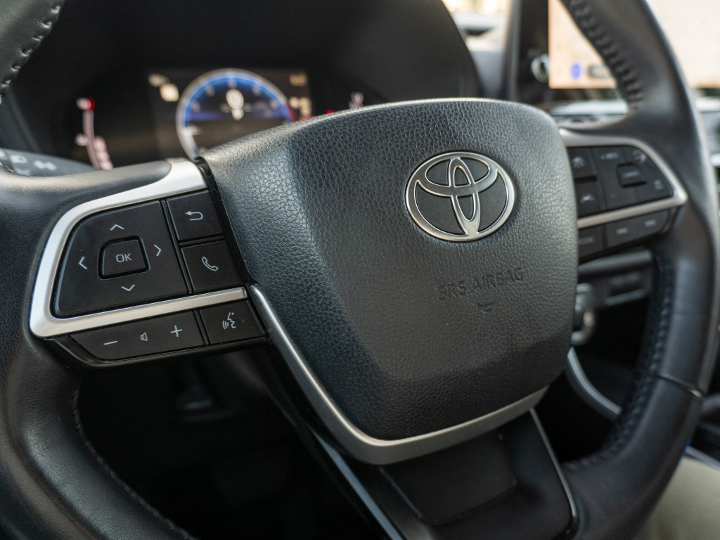 Used 2025 Toyota Grand Highlander AWD image 30