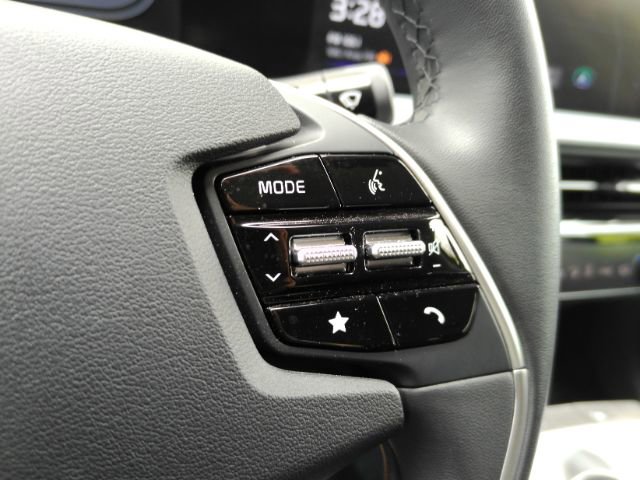 Used 2024 Kia EV6 Light RWD image 36