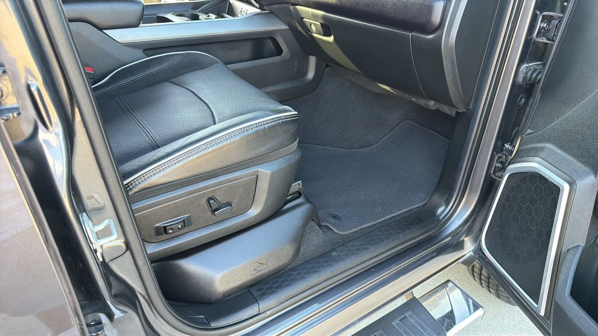Used 2023 RAM 3500 Laramie AWD/4WD image 79