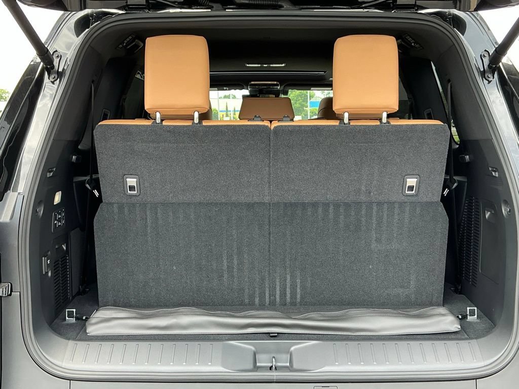 New 2026 Lexus LX 600 4WD w/ Accessory Package (2T) image 17