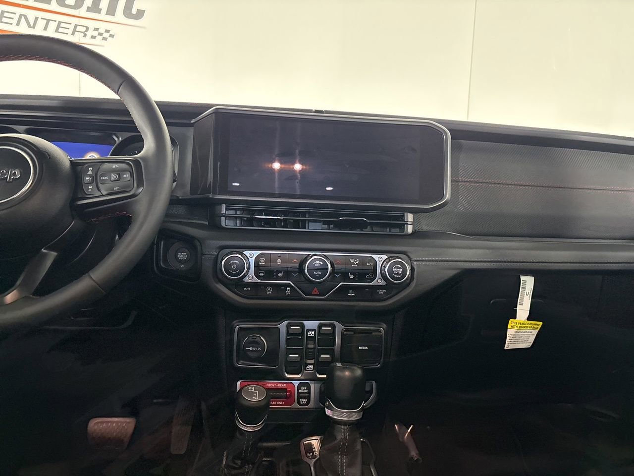 Used 2024 Jeep Gladiator Rubicon w/ Convenience Group AWD/4WD image 20