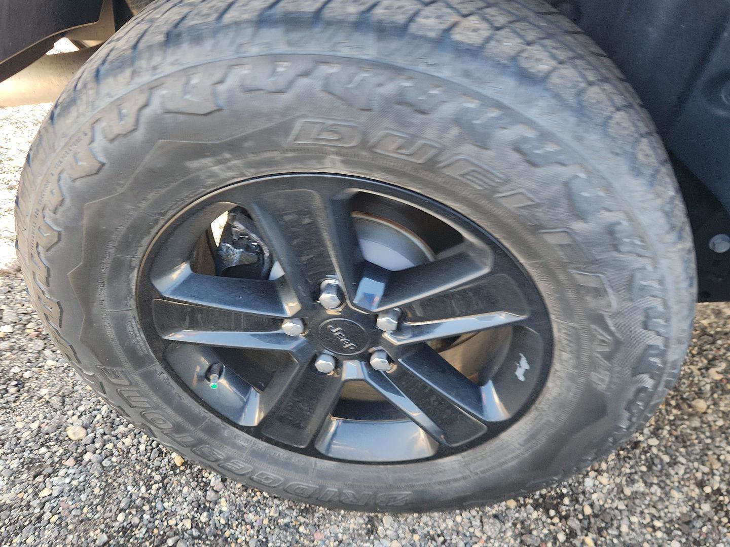 Used 2021 Jeep Wrangler Unlimited Sahara AWD/4WD image 3