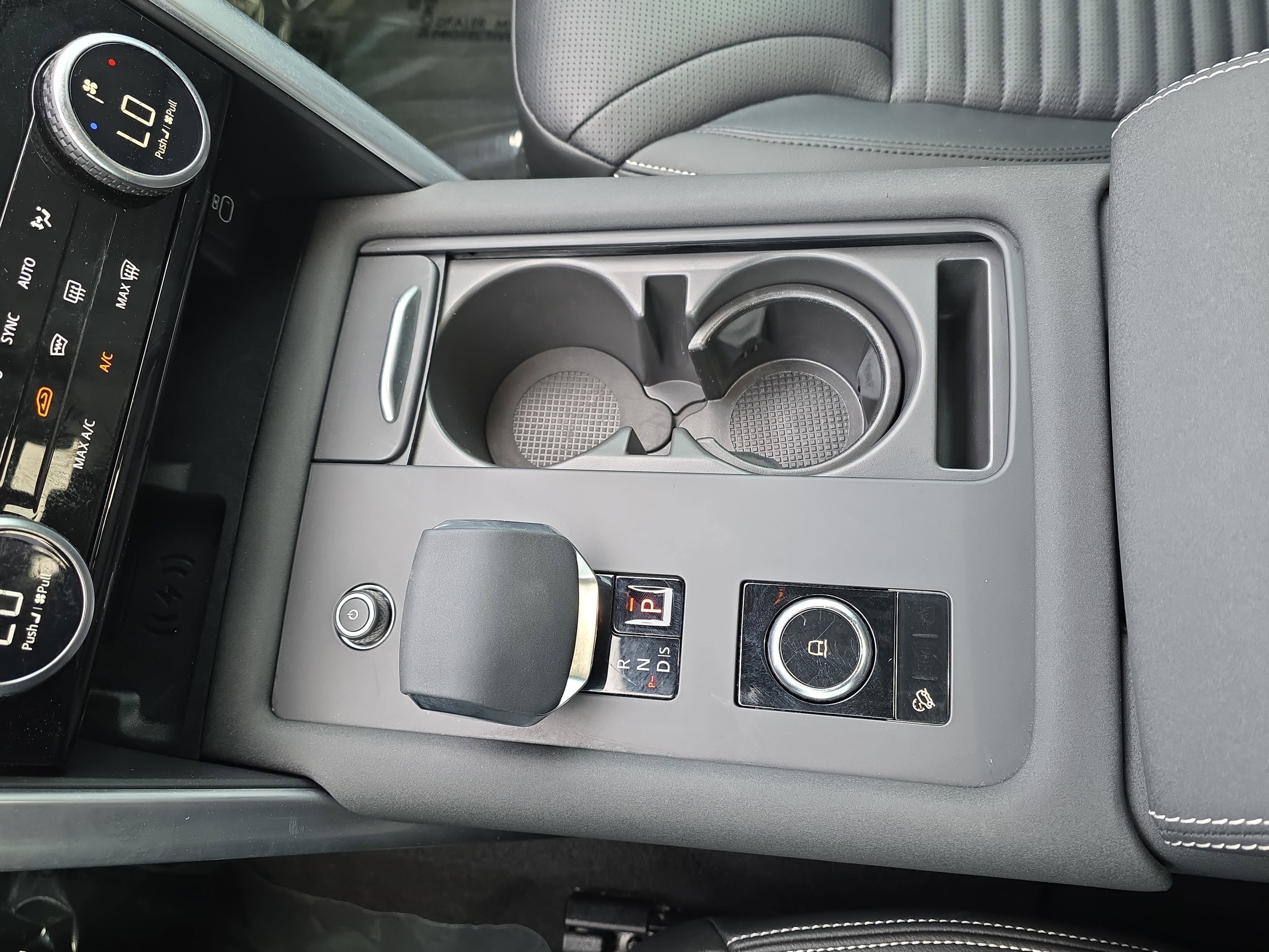 Certified 2025 Land Rover Discovery Dynamic SE AWD/4WD image 27