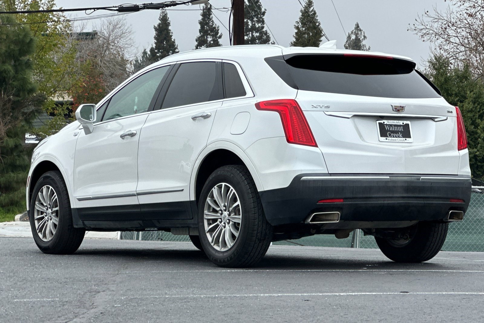 Used 2018 Cadillac XT5 Luxury w/ Driver Awareness Package image 3