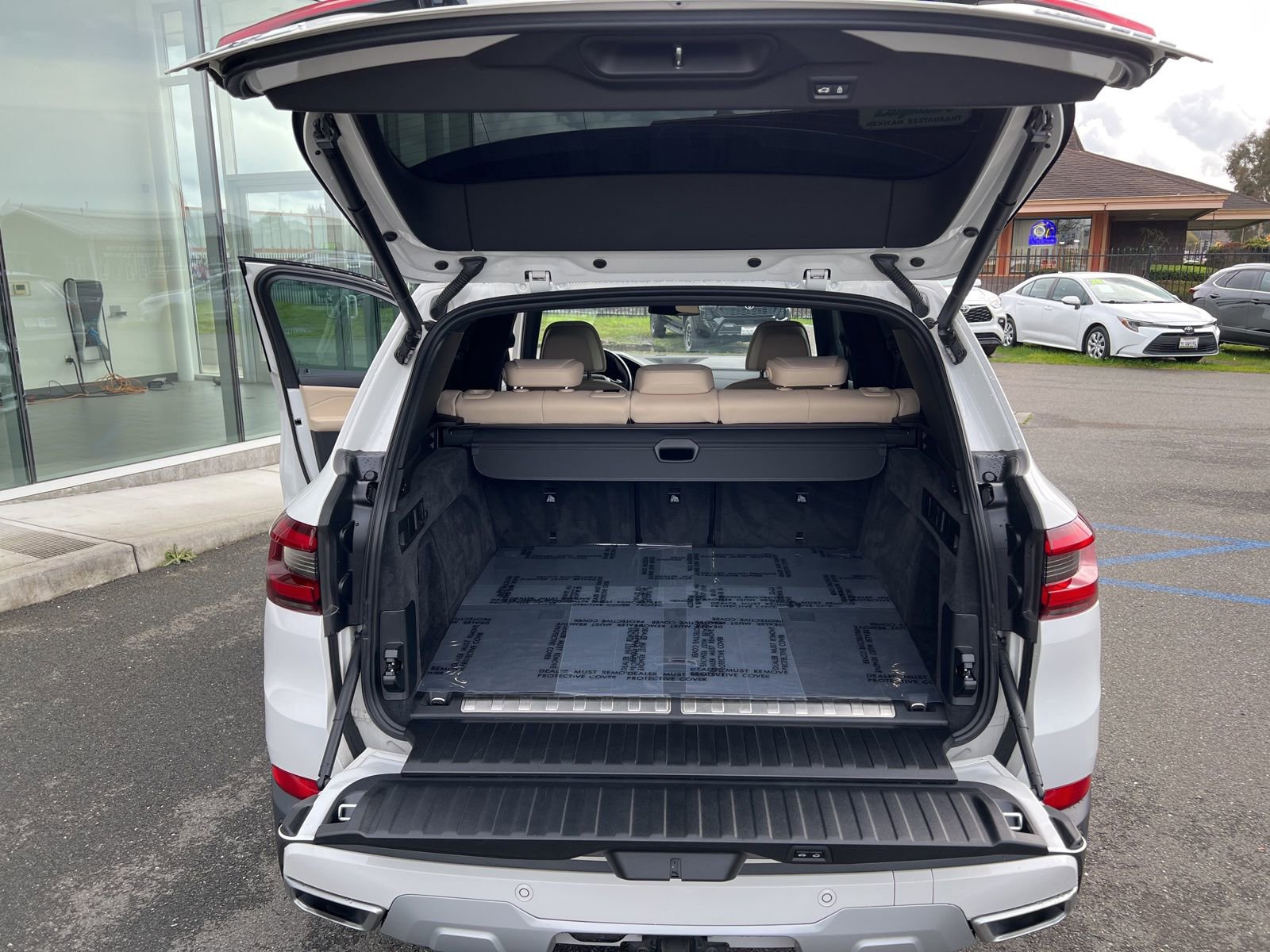 Used 2021 BMW X5 xDrive45e w/ Premium Package image 8